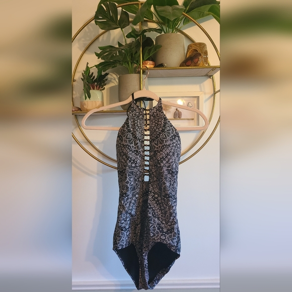 Red Carter Exclusif Private L Sao Paula High Neck One Piece Swimsuit - Picture 4 of 7